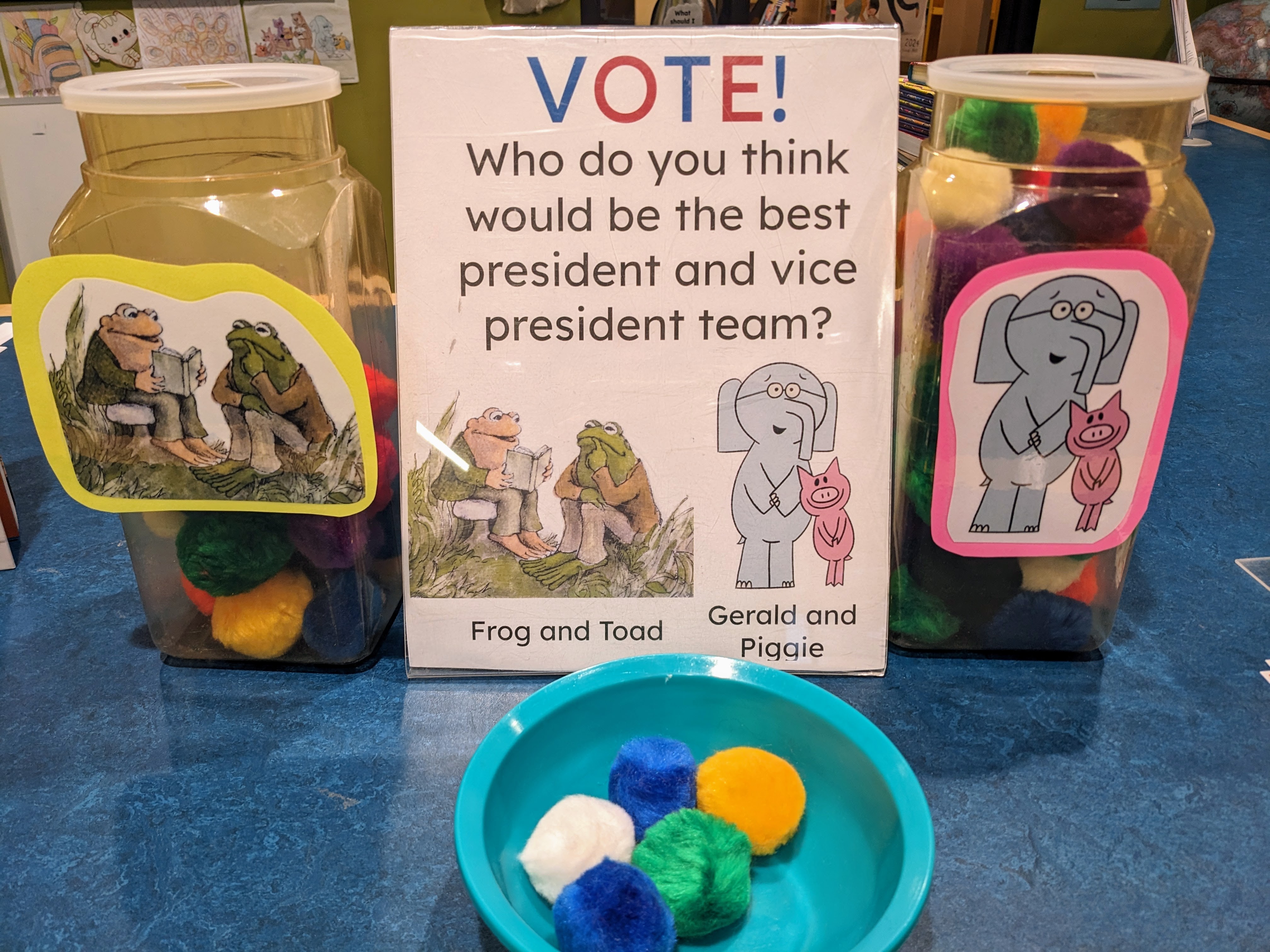 pom-pom voting station